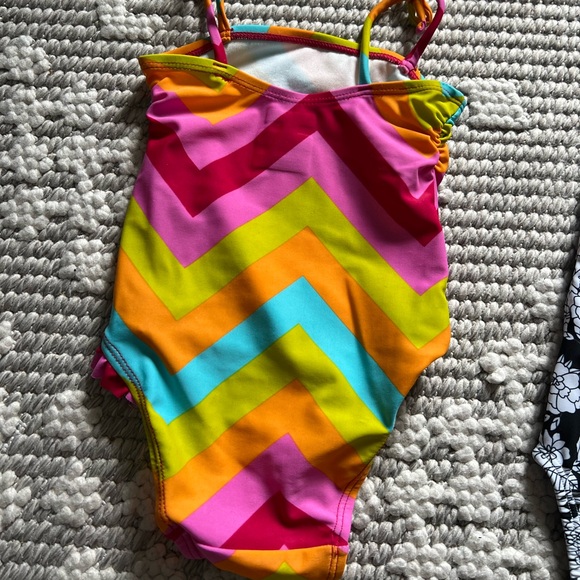 Baby GAP - infant bathing suits. Size 12-18 months - Picture 5 of 7